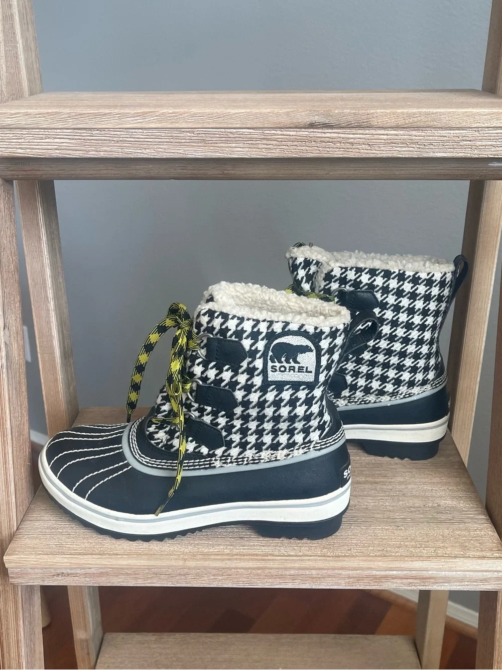 Sorel Duck Boots Women’s Size 6 Black & White Houndstooth Cozy Lined Waterproof